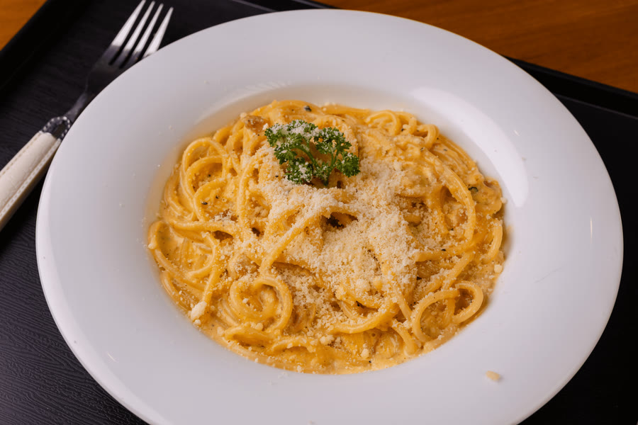 Carbonara spaghetti with pancetta and parmesan